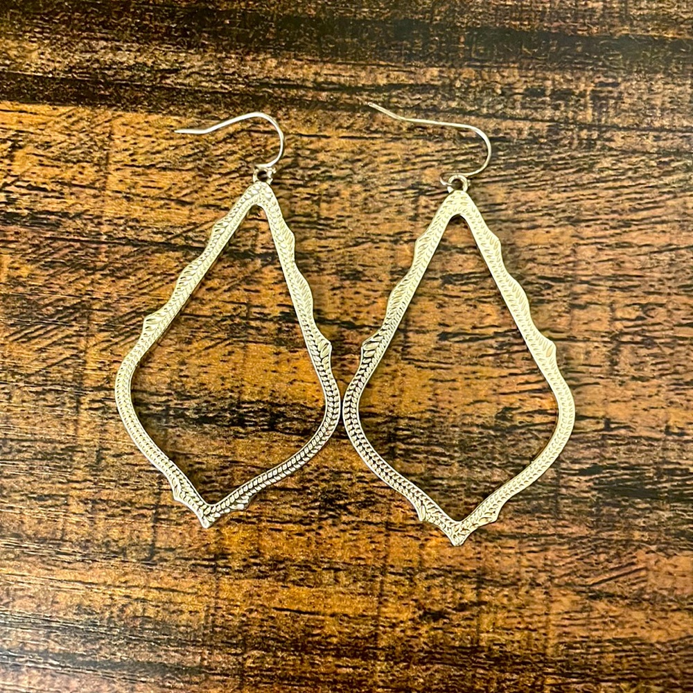 Kendra Scott Sophee Drop Earrings in Gold